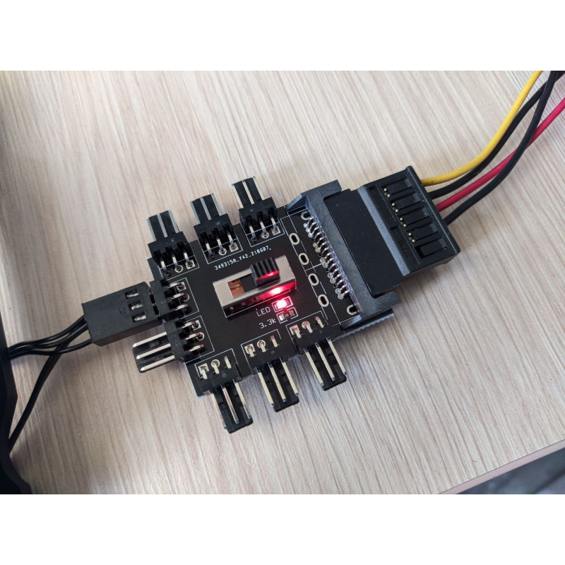 Hub Controladora Velocidad Fan Ventilador Pc Molex O Sata